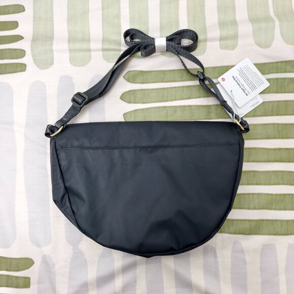 💕Lululemon All Night Festival Bag 5L - Black w/ Gold Hardware Crossbody Sling - Picture 2 of 7